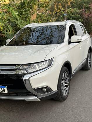 MITSUBISHI OUTLANDER 2.2 4X4 16V DIESEL 4P AUTOMÁTICO